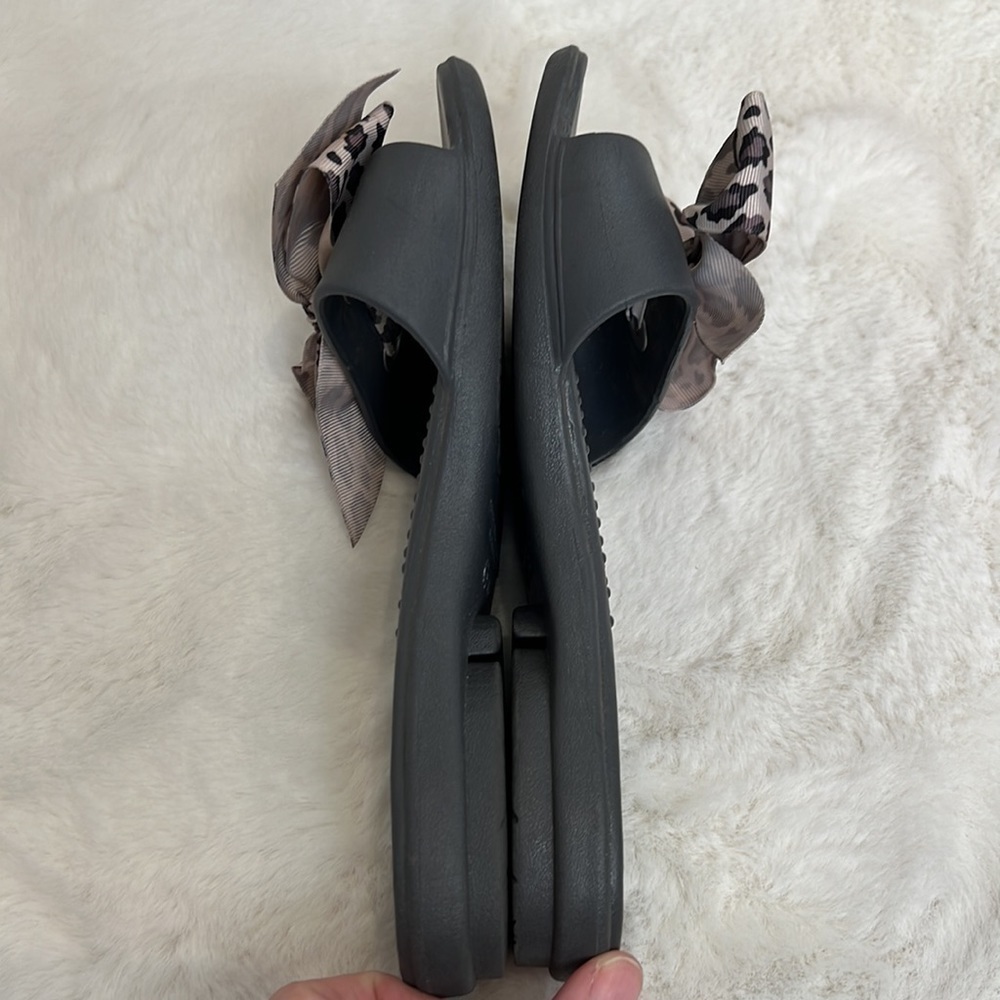 Oka B Madison slide with animal print bow size M (7/8) - Picture 3 of 7